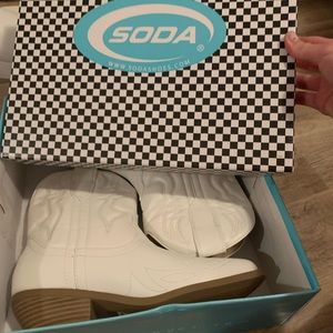 white soda boots!! size 7.5